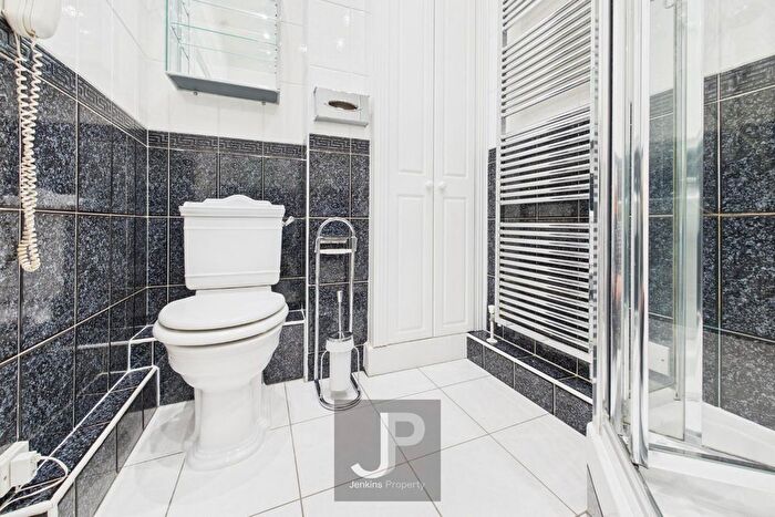 1 Bedroom Flat To Rent In Coxtie Green Road, Pilgrims Hatch, Brentwood, CM14