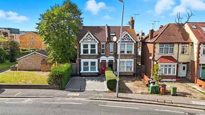 2 Bedroom Flat For Sale In Chingford Mount Road, Chingford, E4