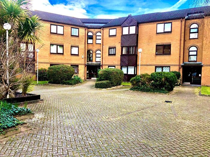 1 Bedroom Flat To Rent In Westgate Court, Waltham Cross, EN8