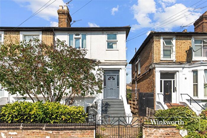 2 Bedroom Maisonette To Rent In Lichfield Grove, Finchley, London, N3