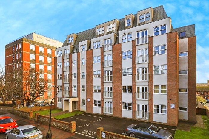 1 Bedroom Flat For Sale In St. Leonards Road, Eastbourne, BN21