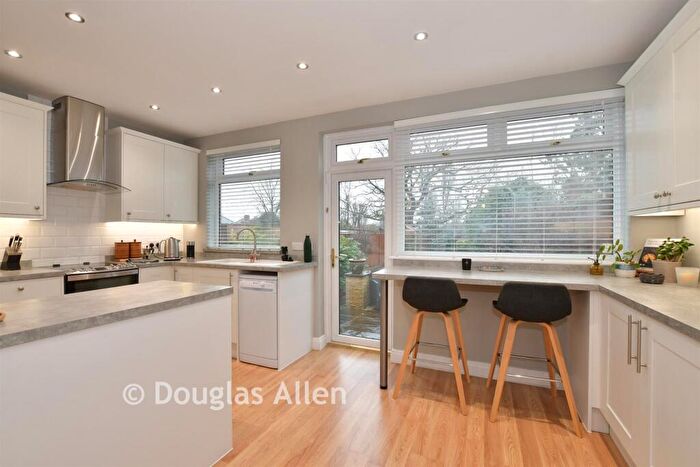 3 Bedroom Semi Detached House For Sale In Hillcrest Road, Hornchurch, Essex, RM11