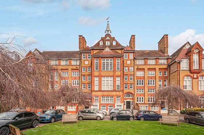 3 Bedroom Flat To Rent In Reed Place, Clapham High Street, London, SW4