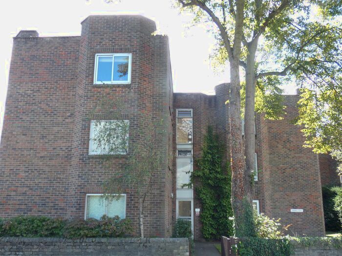 2 Bedroom Flat To Rent In Cherwell Court, Newnham, CB3