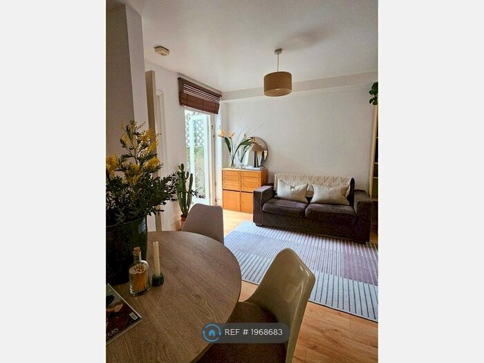 1 Bedroom Flat To Rent In Hannell Road, London, SW6