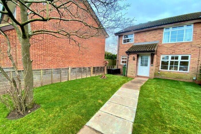 1 Bedroom Flat To Rent In Somertons Close, Guildford, GU2