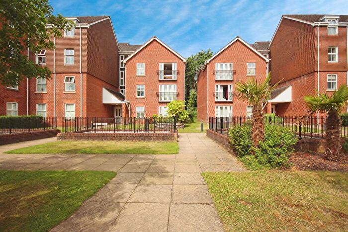2 Bedroom Flat For Sale In Birch Meadow Close, Warwick, CV34