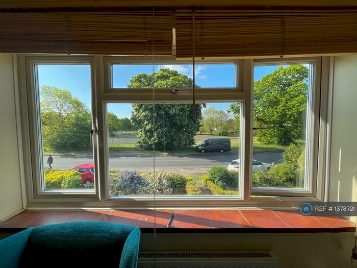 2 Bedroom Flat To Rent In Walton Road, West Molesey, KT8