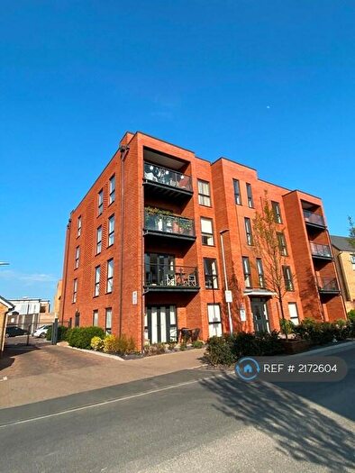 2 Bedroom Flat To Rent In Felnex Avenue, Wallington, SM6