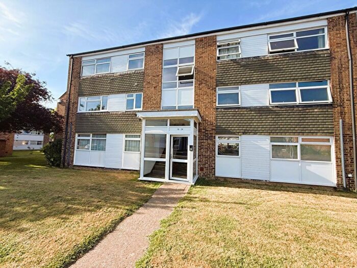 2 Bedroom Flat To Rent In Durling Court, Rainham, ME8