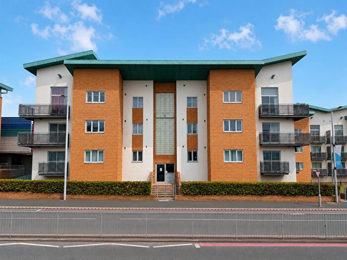 2 Bedroom Apartment For Sale In The Embankment, Brierley Hill, DY5