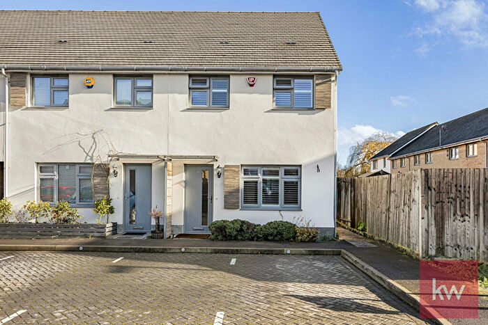 2 Bedroom End Of Terrace House For Sale In Cygnet Way, Maidenhead, Berkshire, SL6