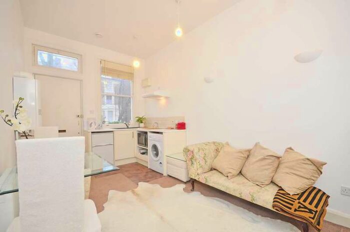 1 Bedroom Flat To Rent In Cambridge Gardens, North Kensington, W10