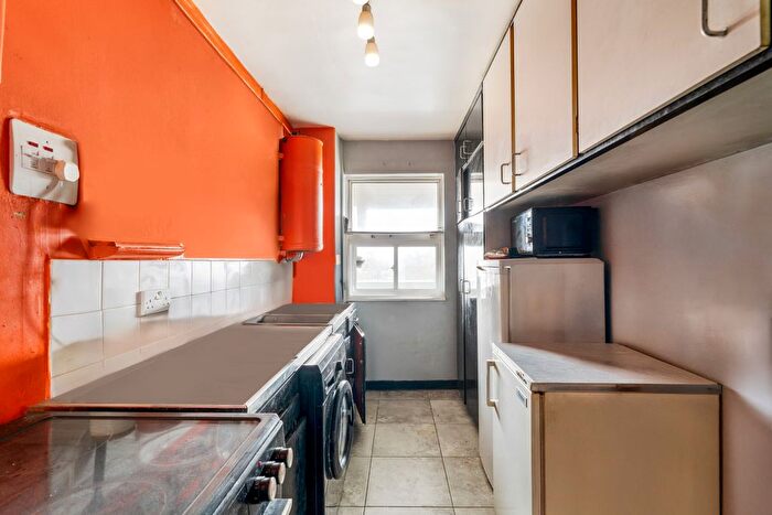 2 Bedroom Flat For Sale In Fulham Road, Chelsea, SW10