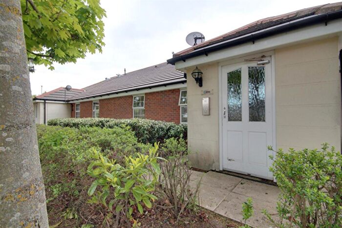 1 Bedroom Flat For Sale In Robin Close, Brough, HU15