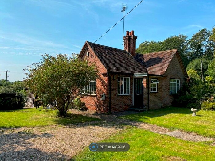 2 Bedroom Bungalow To Rent In Dell Road, Finchampstead, Wokingham, RG40