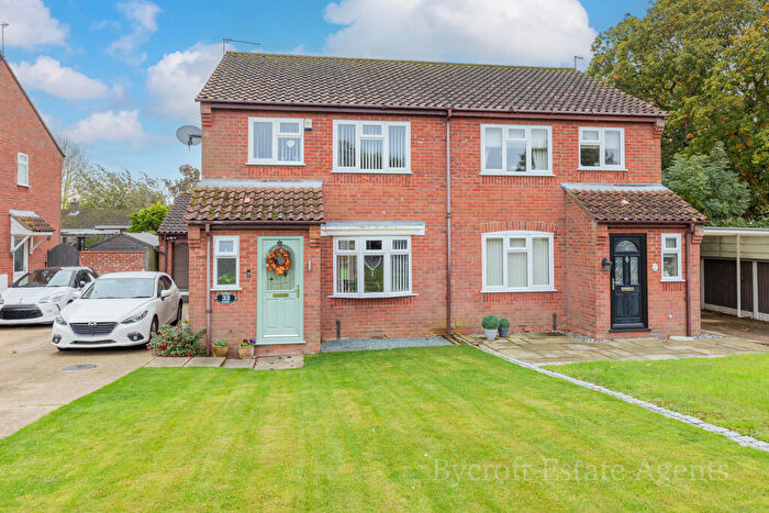 3 Bedroom Semi-Detached House For Sale In Oak Tree Close, Martham, NR29