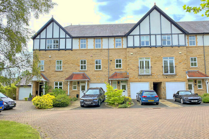 3 Bedroom Town House To Rent In Chapman Square, Harrogate, HG1