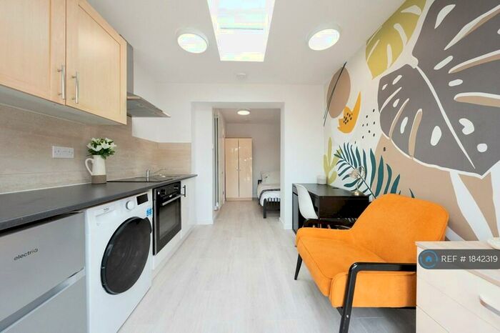 Studio To Rent In Kings Hedges Road, Cambridge, CB4