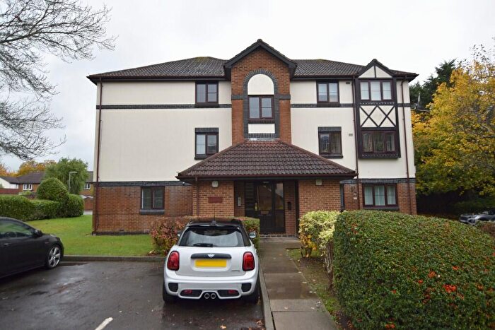 2 Bedroom Flat To Rent In Wordsworth Mead, Redhill, Surrey, RH1