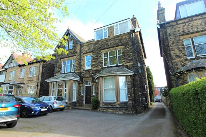 2 Bedroom Apartment To Rent In Apt, , Street Lane, Leeds, LS8