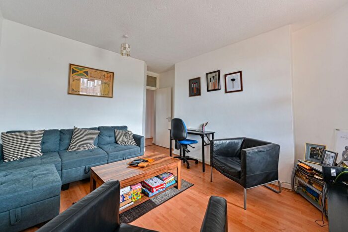 2 Bedroom Flat For Sale In Clarendon Road, Notting Hill, London, W11