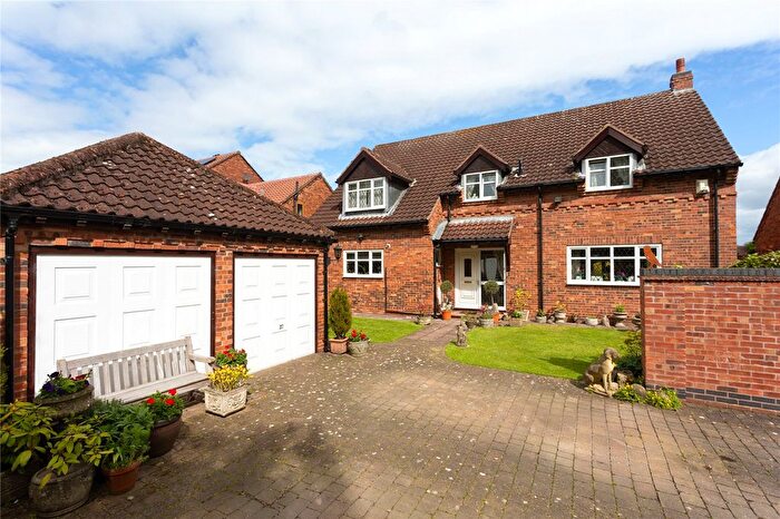 4 Bedroom Detached House For Sale In Yew Tree Close, Acaster Malbis, York, North Yorkshire, YO23