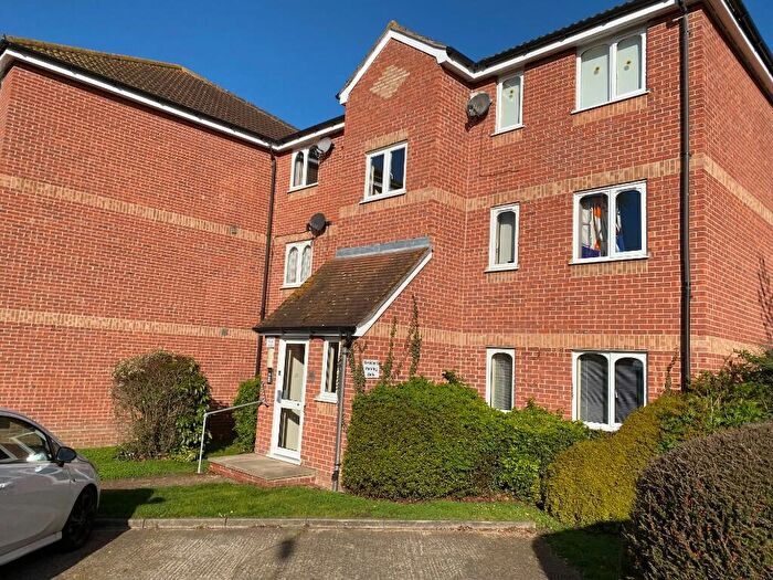 1 Bedroom Flat To Rent In Lesney Gardens, Rochford, Essex, SS4
