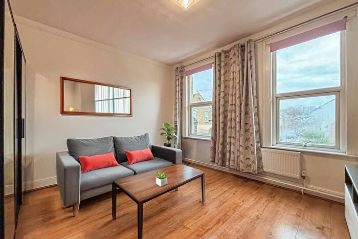 1 Bedroom Flat For Sale In West Street, Southend-On-Sea, SS2