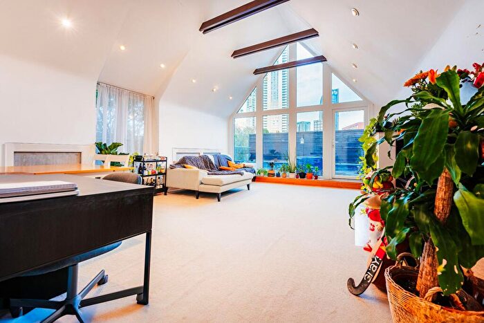 2 Bedroom Apartment For Sale In Renfrew Road, London, SE11