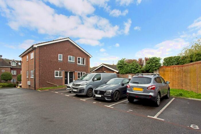 2 Bedroom Flat To Rent In Church Street Rudgwick, RH12