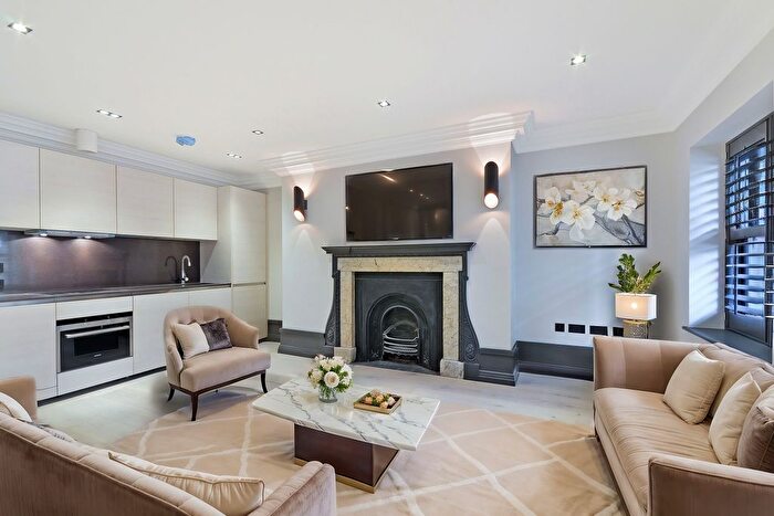 1 Bedroom Flat To Rent In King Street, London, Greater London, Covent Garden, WC2E