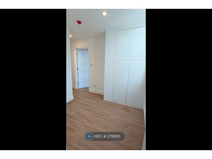 2 Bedroom Flat To Rent In Harpenden Road, London, SE27