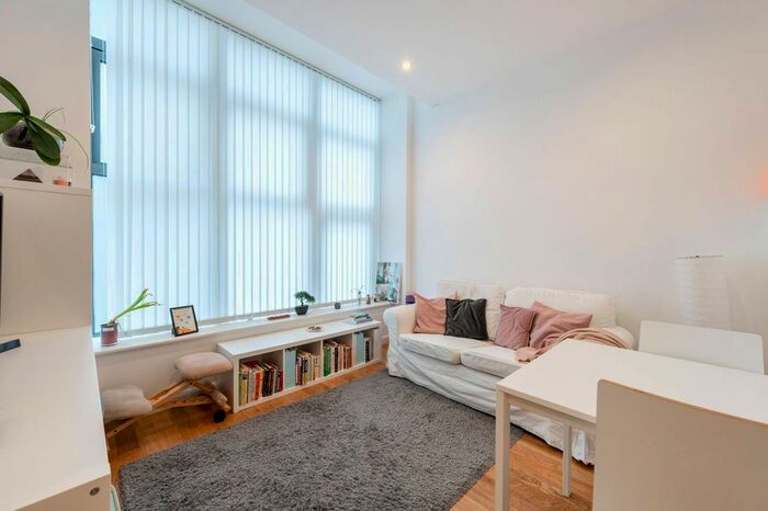 Studio To Rent In Emerald House, Croydon, CR0