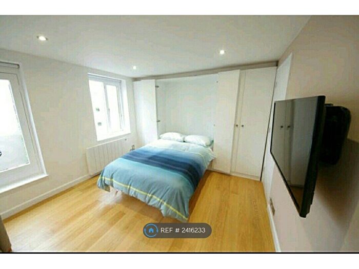 Studio To Rent In Discovery Walk, London, E1W