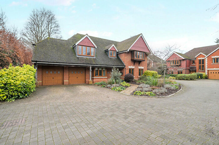 4 Bedroom Detached House For Sale In Mark Way, Godalming, Surrey, GU7