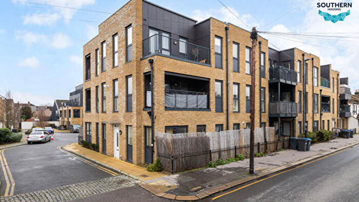 2 Bedroom Flat For Sale In Laundry Close, Croydon, Surrey, CR0