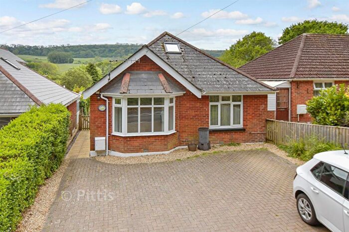 4 Bedroom Chalet For Sale In Cliff Bridge, Shanklin, Isle Of Wight, PO37