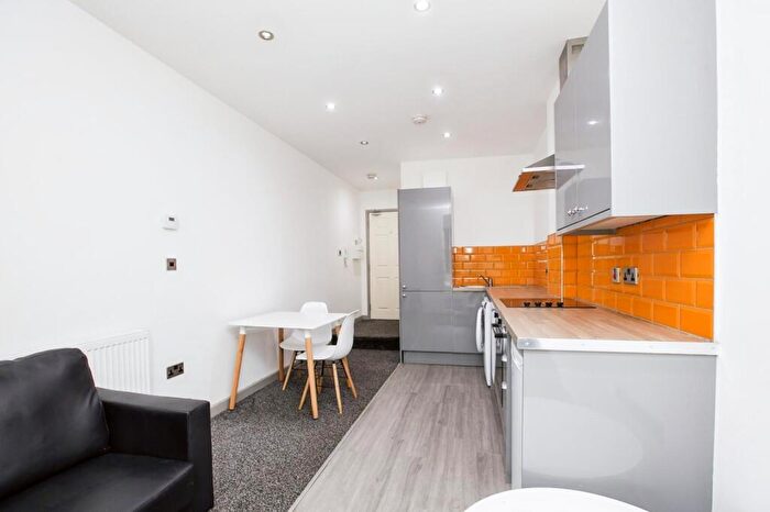 Apartment To Rent In Blackwall, Halifax, West Yorkshire, HX1