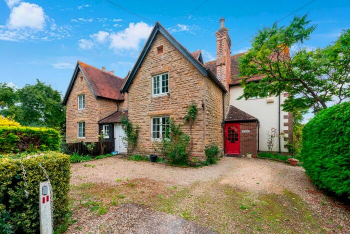 4 Bedroom Semi-Detached House For Sale In Fieldings, Manston, Sturminster Newton, DT10