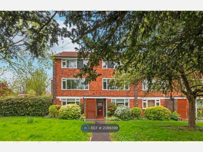 3 Bedroom Flat To Rent In Thurlow Park Road, London, SE21