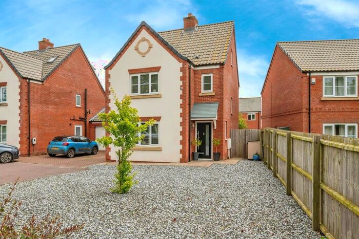 4 Bedroom Link Detached House For Sale In Currie Close, North Walsham, NR28