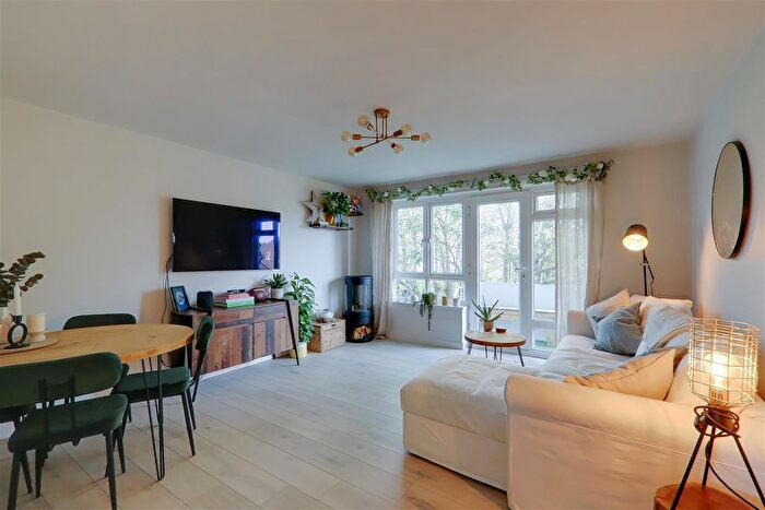 1 Bedroom Flat For Sale In Ashington Court, Broadwater Street East Broadwater, Worthing, BN14