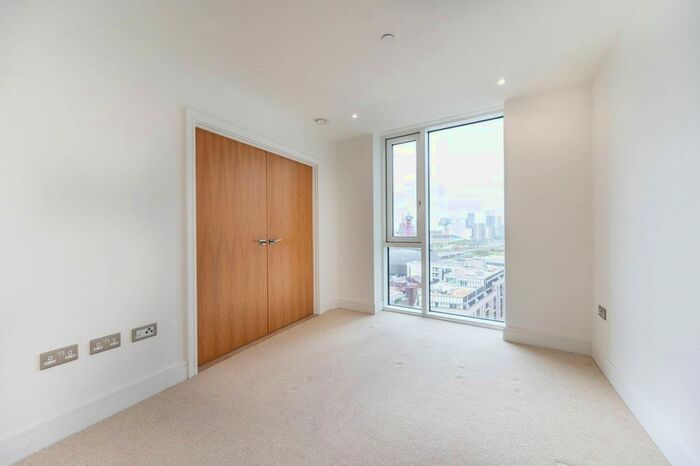 2 Bedroom Flat To Rent In Stratford, Stratford, London, E15