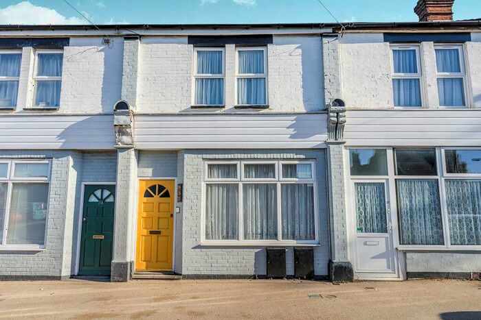 2 Bedroom Flat To Rent In Station Road North, Totton, Southampton, SO40