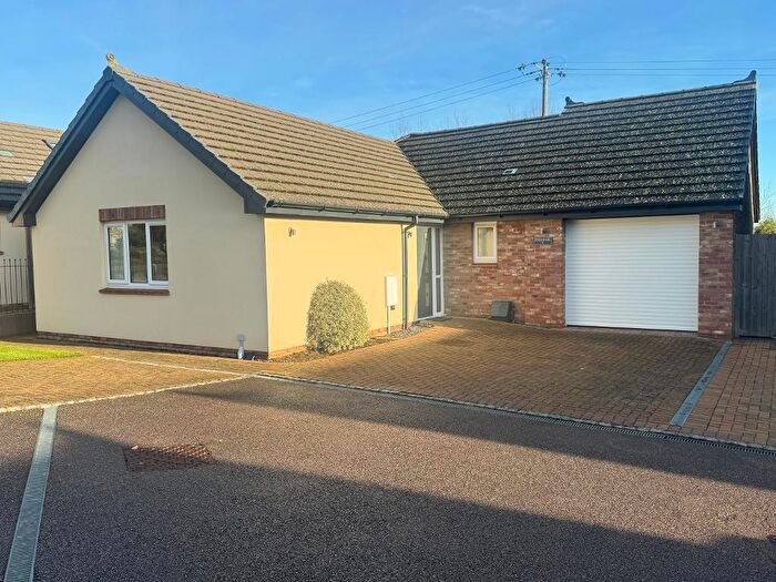 2 Bedroom Detached Bungalow For Sale In Badgers Hill Close, Maulden, MK45