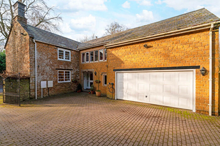 4 Bedroom Detached House For Sale In Wardington Banbury, Oxfordshire, OX17