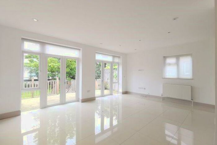 5 Bedroom Semi-Detached House To Rent In Montpelier Rise, Golders Green, NW11