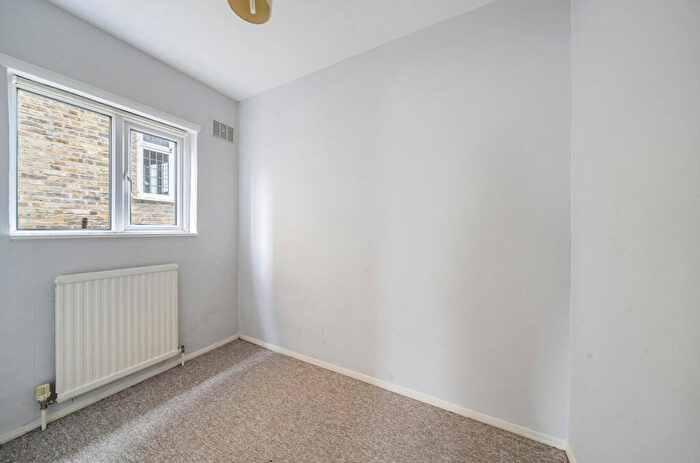 2 Bedroom Apartment For Sale In Trinity Road, London, N2