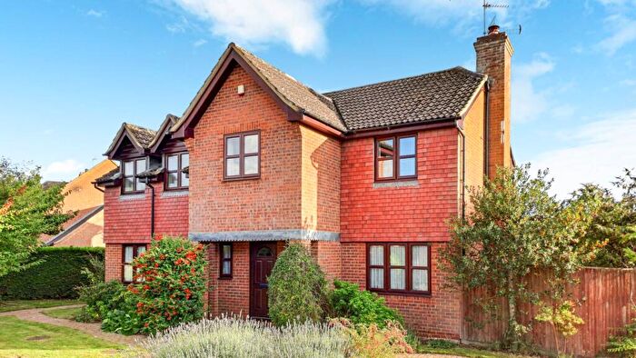 5 Bedroom Detached House For Sale In William Burt Close, Weston Turville, HP22